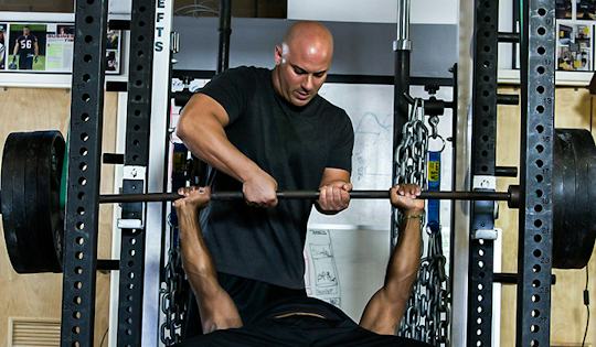 7 Essential Tips to the Barbell Bench Press for Athletes