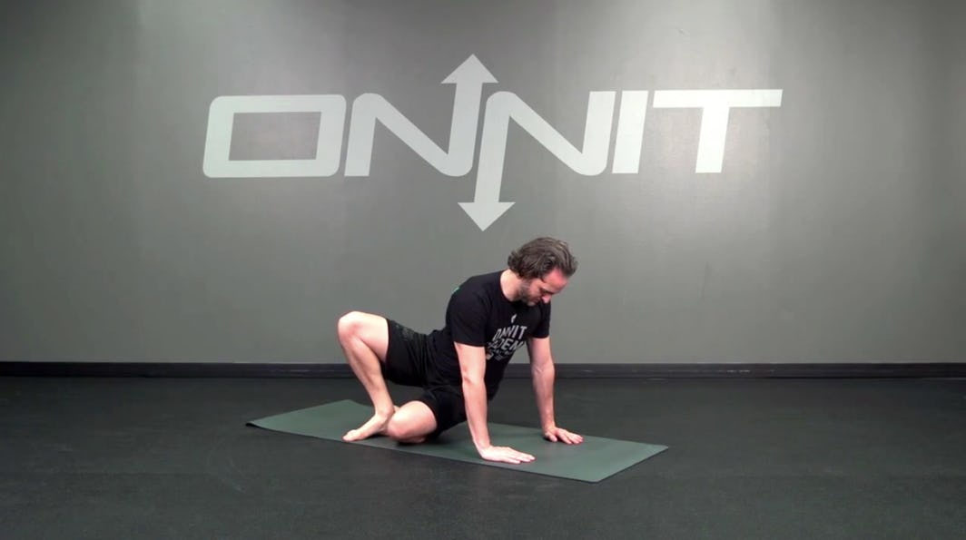 Twist and sit–knee bodyweight exercise